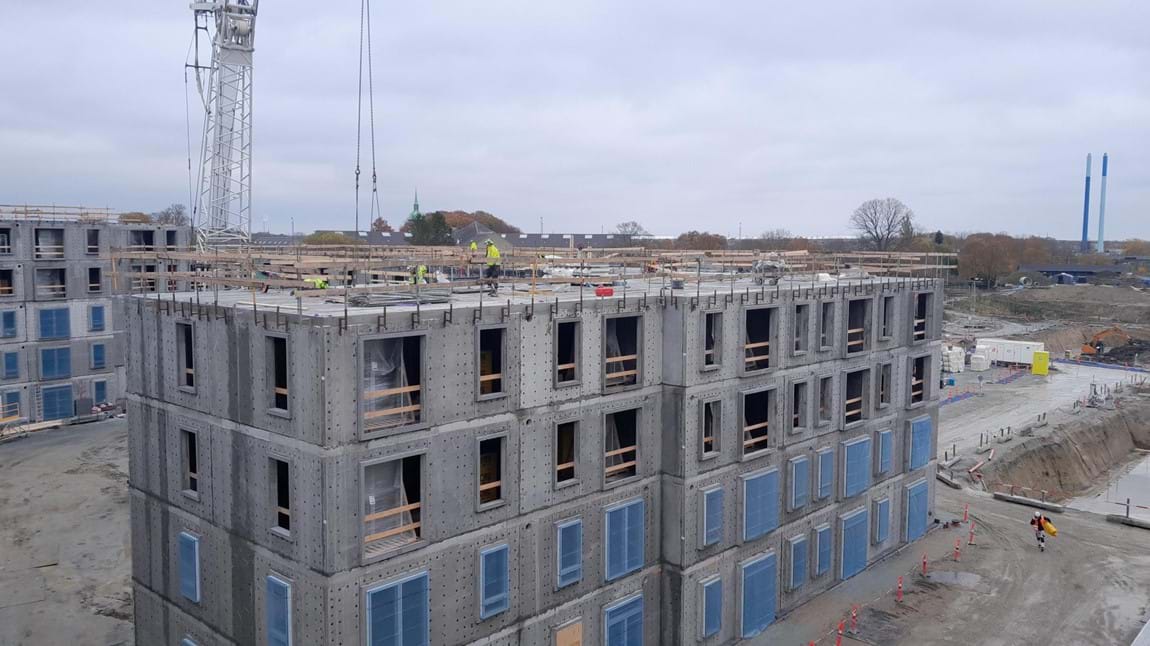 Concrete building and a shallow foundation